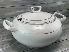 ������ � ������� Yvonne E-373 3�