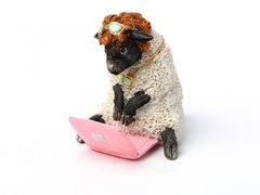 Фигурка декоративная Овечка с ноутбуком 6х7х6см 450-438